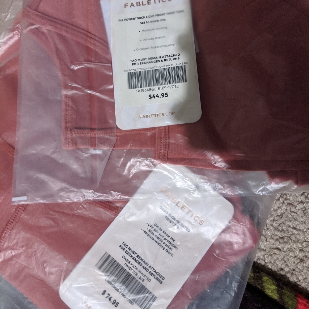 Pink Fabletics Outfit - Picture 5 of 6